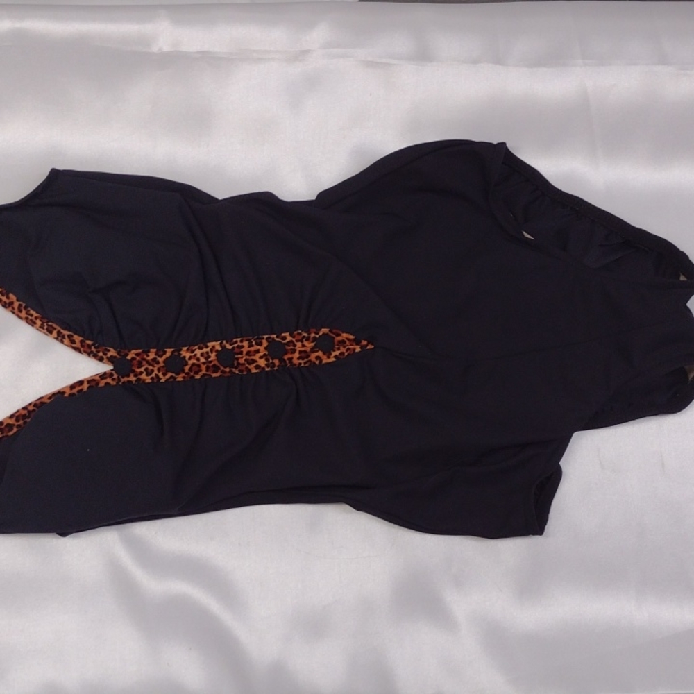 Suimsuit - Picture 3 of 6